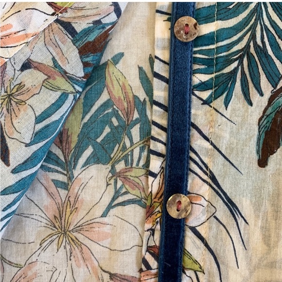 Johnny Was Tropical Floral Long Sleeve Button Down Shirt (M) - Picture 7 of 13